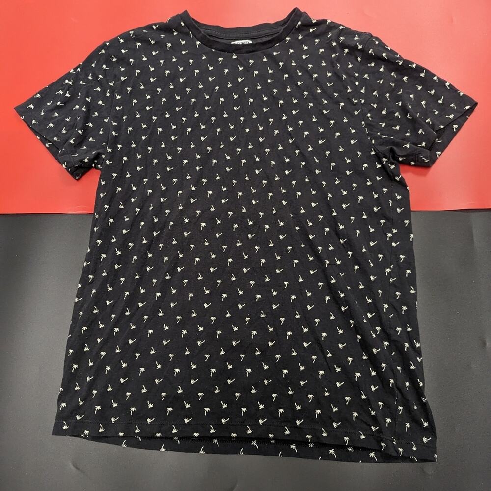 *Old Navy Palm Pattern T-shirt, Size Medium